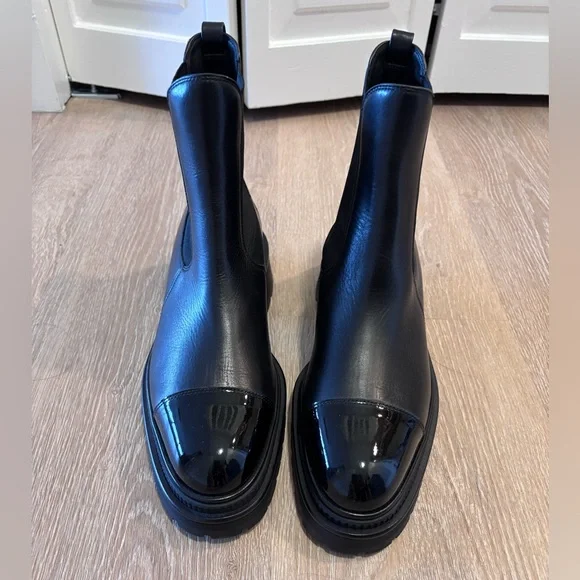 Chanel Chelsea boot. Black. Size 42. Never worn. Patent leather toe. Cc on back - Picture 4 of 13